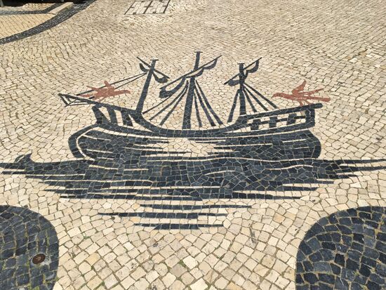 aufwändiges Pflaster fällt in der ganzen Stadt auf