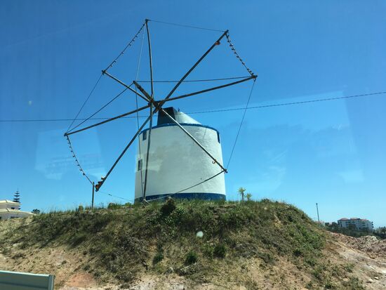 auf dem Transfer finden wir noch eine - ganz selten wiedergesehen -  die Windmühlen, die es 1978 über das ganze Land verteilt gab.