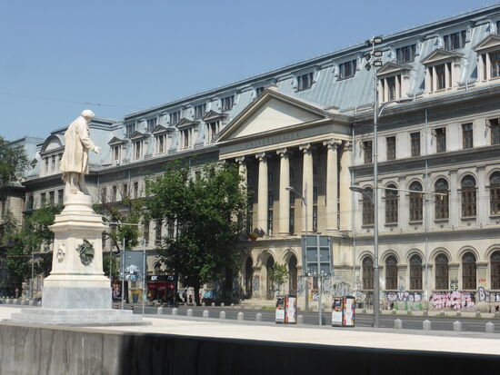 Universitätsgebäude - 1857-1869 begonnen, bis ins 20. Jh. immer wieder erweitert, wenn eine neue Fakultät eröffnete