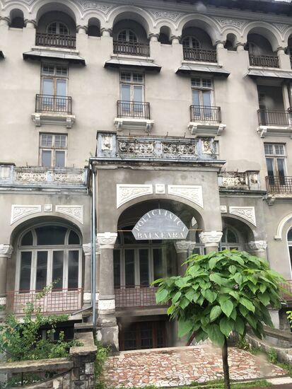 pompöse Klinikbauten und zahlreiche Kurhotels (mit Casino)