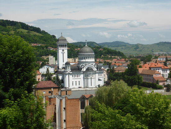 von hier ist der Blick frei auf die orthodoxe Kirche der Unterstadt