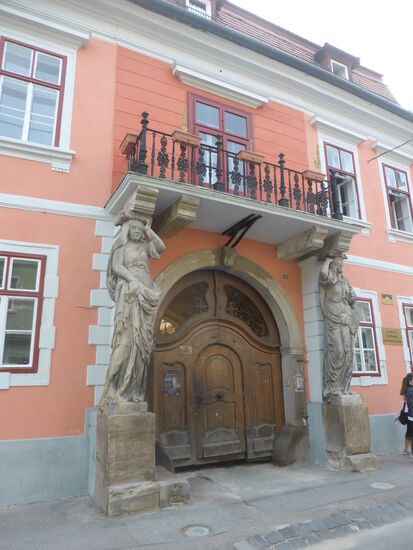 metropoliei Nr. 13 - Casu cu Cariatide - Micul Palat