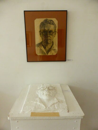 oben Portrait - unten Gipsdabdruck für Blinde