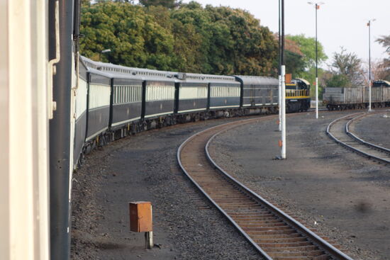 Shongololo-Express - 14 Waggons, 2 Speisewagen, ein Barwagen, ein Aussichtswagen - Kapspur 1067 mm