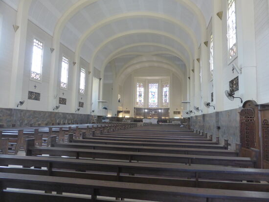die Kirche besitzt einen Grundriss in Form eines Lateinischen Kreuzes mit nur einem Schiff
