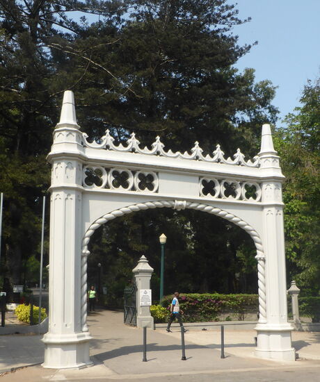 das Eingangstor im manuelinischen Stil aus dem jahre 1924 ist erhalten geblieben