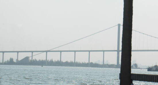 die große Brücke über die Bucht