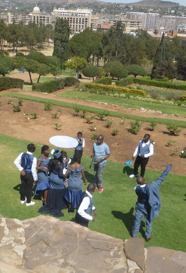 der Park wird auch für private Feiern genutzt - hier eine Hochzeitsgesellschaft