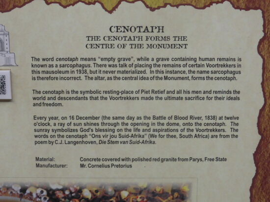 Das Voortrekkerdenkmal in Pretoria soll an den Großen Treck um die Mitte des 19. Jahrhunderts erinnern. Jedes Jahr am 16. September, dem Jahrestag der Schlacht am Blood River, erleuchtet die Mittagssonne die Worte "Ons vir jou Suid-Afrika" (Wir für dich, Südafrika) auf einem symbolischen Sarkophag