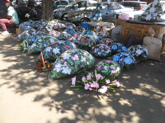 auch wenn mich die Blumenbouquets in Erstaunen versetzen