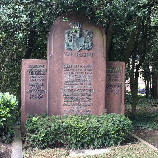 Robert (Oskar Julius) von Görschen (* 1829; † 1914), Landgerichtsassessor; Justitiar und Verwaltungsratsvorsitzender der Aachener und Münchener Feuerversicherungsgesellschaft (Vorläufer der AachenMünchener VersicherungsAG); Initiator des Aachener Bismarckturms und des Einhard-Gymnasiums in Aachen; Aufsichtsratsvorsitzender des Eschweiler Bergwerksvereins