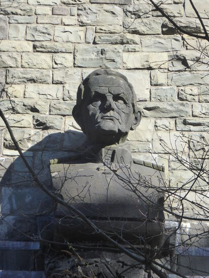 Aachener Ehrenbürger Helmuth Graf von Moltke (1800–1891) -
auf der gegenüberliegenden Seite: Albrecht von Roon (1803–1879)