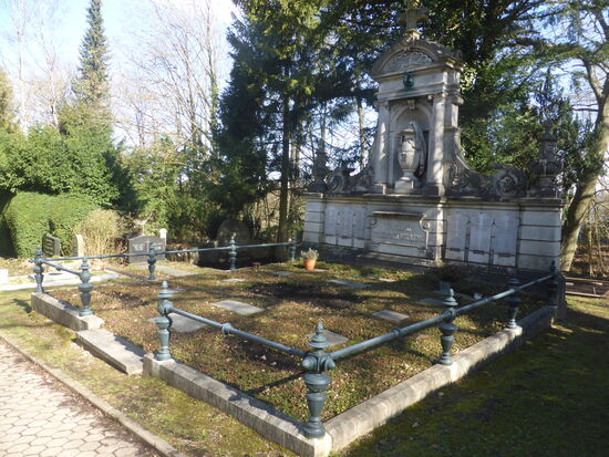 Grabstätte Friedrich Erckens - Tuchfabrikant, Handelsrichter, Stadtverordneter -  verst. 1859