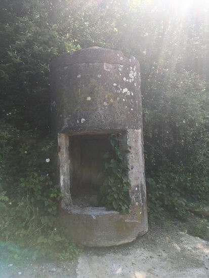 wir beginnen unsderen Rundweg am Parkplatz des Freizeitgeländes Walheim - und finden dort zunächst einen Einmannbunker