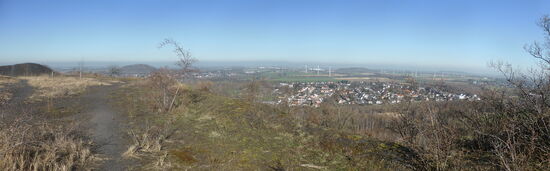 Blick nach Norden auf den Ortsteil Busch - dahiner die Bergehalde Carl-Alexander - links Bergehalden von Merkstein