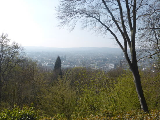 der Aachener Dom ist m,anchmal gut zu sehen - heute ist es fast zu dunstig