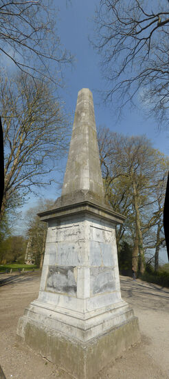 Der Tranchot-Obelisk auf dem Lousberg bei Aachen ist ein trigonometrischer Punkt 1. Ordnung des linksrheinischen Dreiecksnetzes von 1801/13. - 
N 50° 47.137 E 006° 04.954 vom M;eridian der Pariser Sternwrte