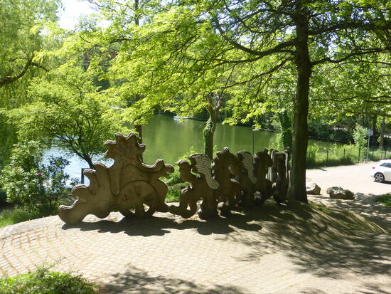 diverse Freizeitmöglichkeiten wie Bootfahren, Minigolf sind hier möglich. Außerdem lohnt sich der (kostenlose) Besuch des schön angelegten Tierparks.