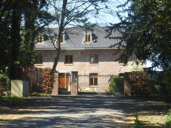 obere Müsch - 1864 – 1903 gehörte die „Obere Müsch“ der Familie Eduard van Gülpen, eine Aachener Tuchherstellerfamilie, die sie ebenfalls als Sommerresidenz nutzte.