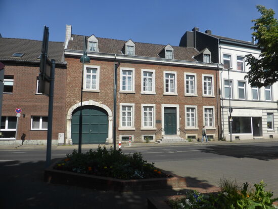 Alt-Haarener Straße 66 - Backsteinbau mit korbbogiger Toreinfahrt von 1819 - ehemalige Brauerei Klinkenberg