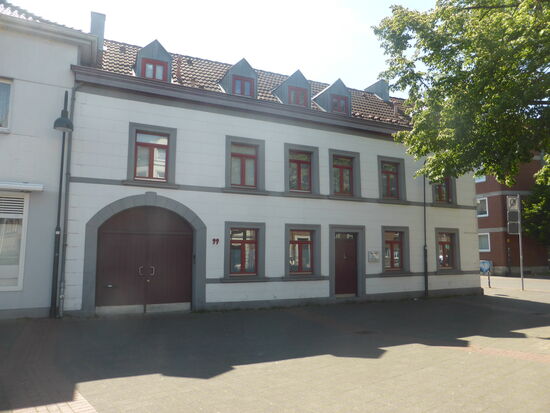 Alt-Haarener Straße 99 - 2-geschossiger Bau mit Toreinfahrt. Türrahmung mit Blaustein - Anfang 19. Jh.
