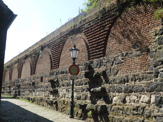 Innere Stadtmauer am Rheinturm