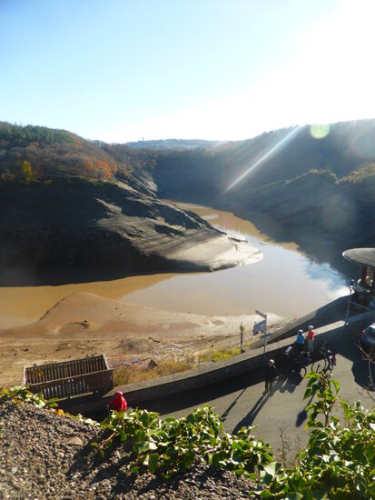 dann folgt ein etwas steilerer Abschnitt bis zur Aussichtsterrasse oberhalb der Staumauer