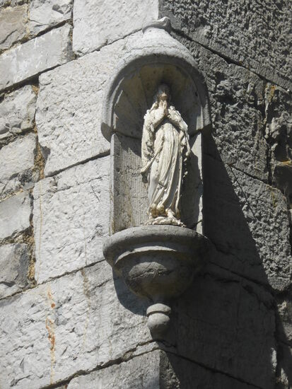 an der Hausecke ein Hausmadonna