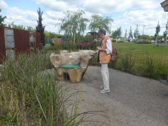 Gartengestaltung mit altem Holz