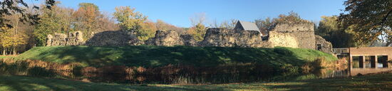 Stücke der alten Ringmauer sind erkennbar