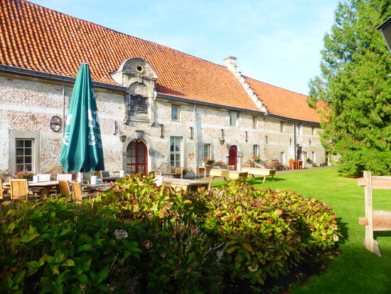 im Torhaus und dem anliegenden Zehnthaus befinden sich ein Restaurant und Ferienwohnungen