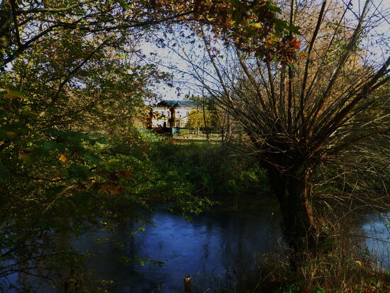 etwas versteckt liegt auf der andern Seite der Geul das Kasteel Oost