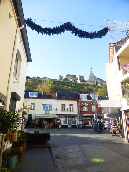 die Innenstadt ist menschenleer aufgrund des 'Lockdown' - eine Besichtigung der Ruinen der Burg ist deswegen auch nicht möglich