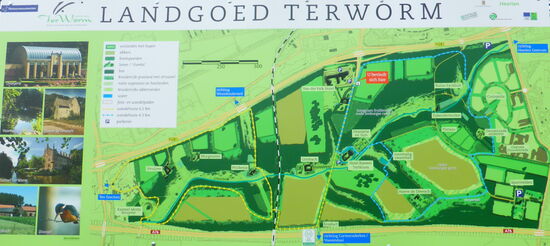 das Landgut umfaßt insgesamt 220 ha Fläche - daher sind weitere mögliche Spaziergänge auf der am Eingang postierten Anzeige eingezeichnet
