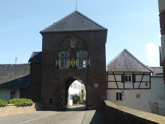 Agatha-Tor - vierkantiger Torbau aus dem 14. Jh.