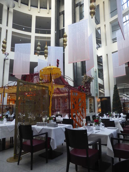 unser Lokal sagt uns von der Karte her zu - das Himalaya bietet indische und nepalesische Küche