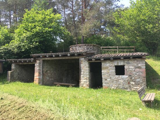 kalkofen mit oberer Trichteröffnung