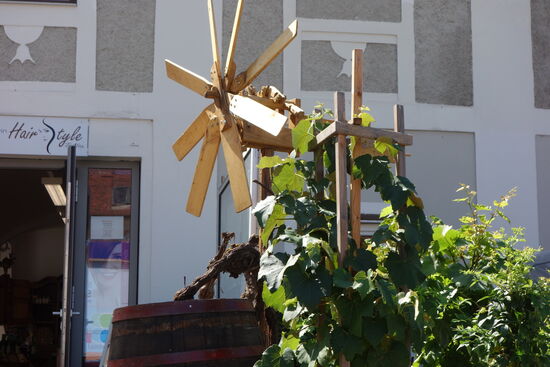 die Weinklappern zeigen die Weinbaugegend an