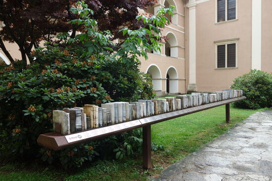 alle Bücher bestehen aus Stein