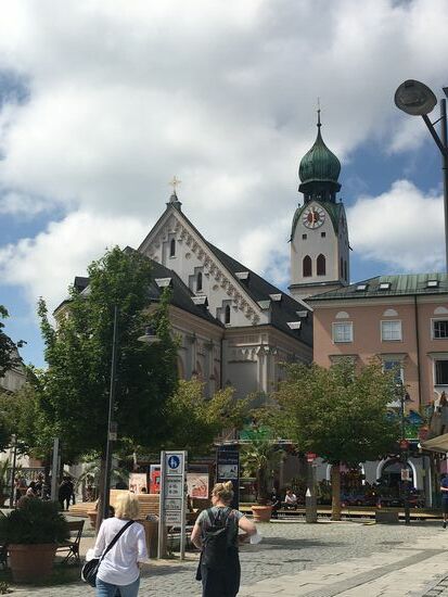 Blick vom Ludwigsplatz auf die St. Nikolauskirche