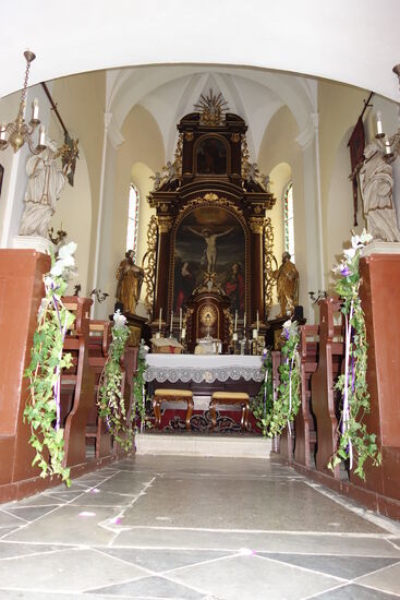 dei hauseigene Kapelle wird für eine Hochzeit vorbereitet