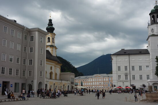 Blick von der Residenz über den Residenzplatz auf die Museen