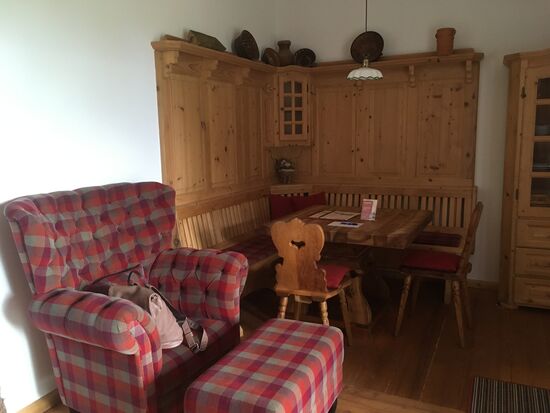 unser rustikal (lokal) eingerichtetes Appartment - die vier anderen sidn völligh anders eingerichtet