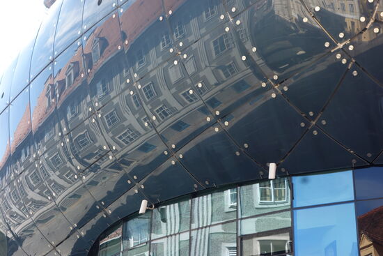 mit interessanten Spiegelungen