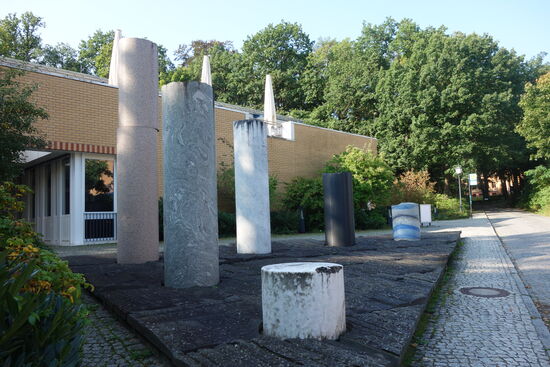 Säulenforum (linke Seite)