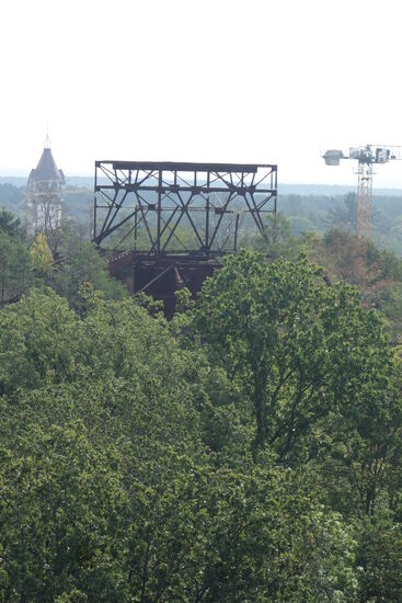 Wassertank des Alpenhauses - dahinter links der Wasserturm