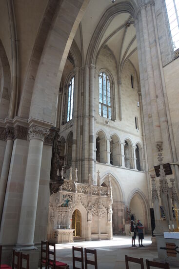 Chorumlauf und Abgang zur Krypta