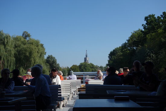 coronabedingt ist das Schiff nicht allzu voll -