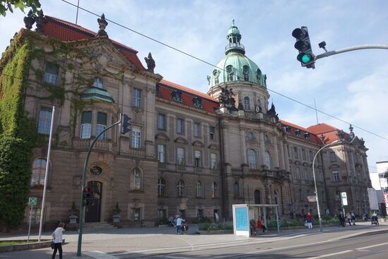 städtisches Rathaus
