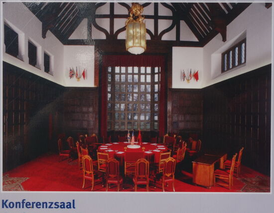 den Konferenzsaal konnten wir anläßlich einer polituischen Informationsreise in die DDR schon einmal früher besichtigen